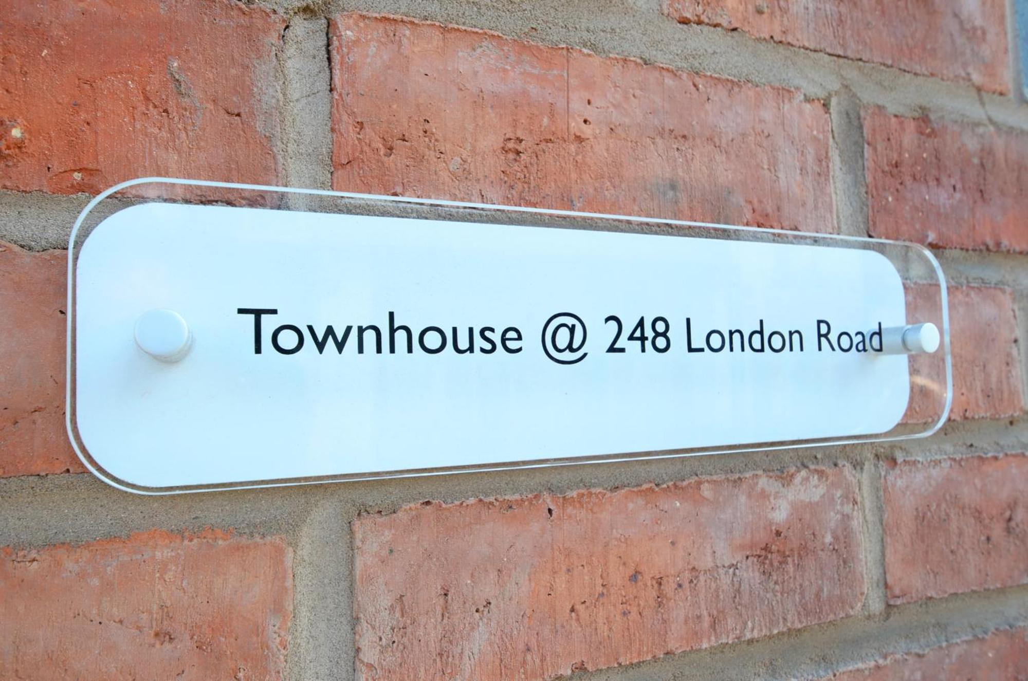 Townhouse Plus @ London Road Stoke Exterior photo