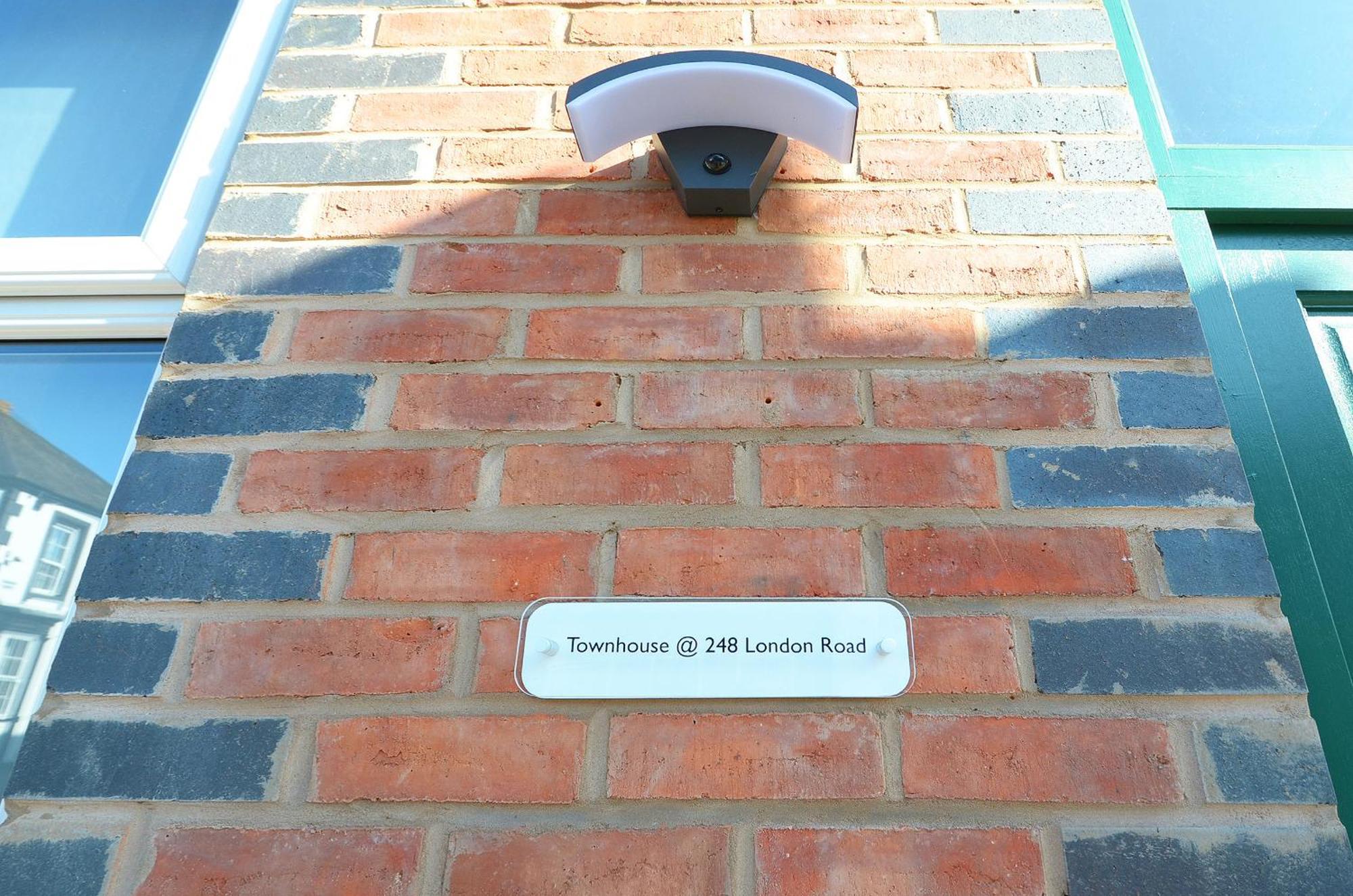 Townhouse Plus @ London Road Stoke Exterior photo